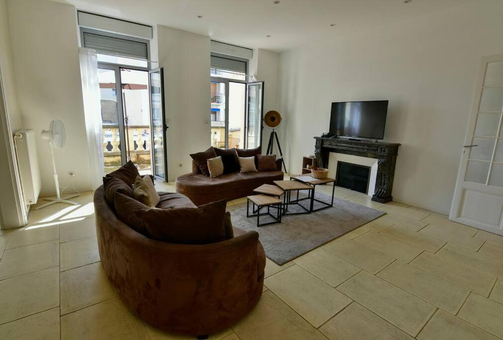 Grand Appartement De Haut Standing En Centre-Ville มงต์ลูซง ภายนอก รูปภาพ